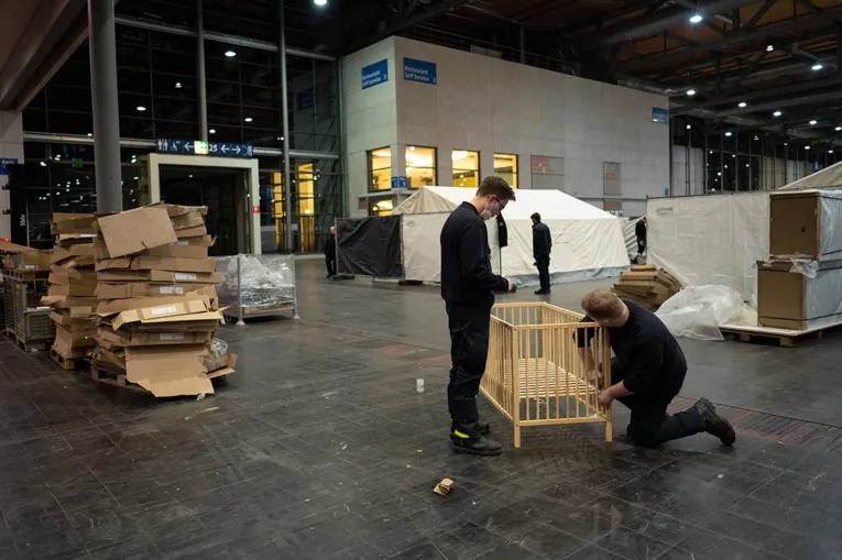 Bilder vom Aufbau in der Messehalle 27